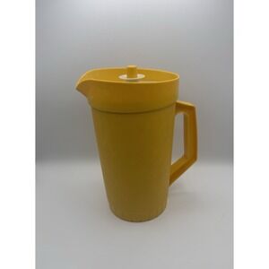Vintage Tupperware 2 qt Pitcher Yellow Push Button Lid 800-7 Made In USA